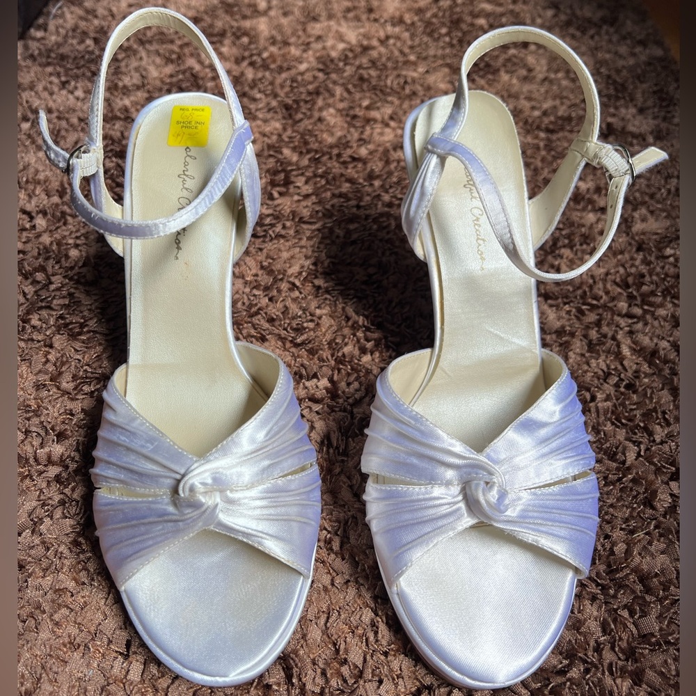 NWOT Elegant White Knotted Sandals